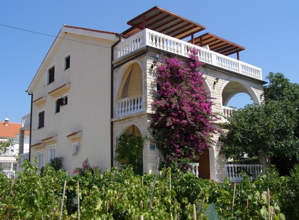 Apartments Kesic Barbat na Rabu Pokoj fotografie